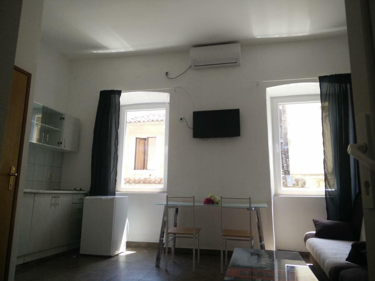 بولا Dejan Apartment 2-Top Centar-Old Town Studio المظهر الخارجي الصورة